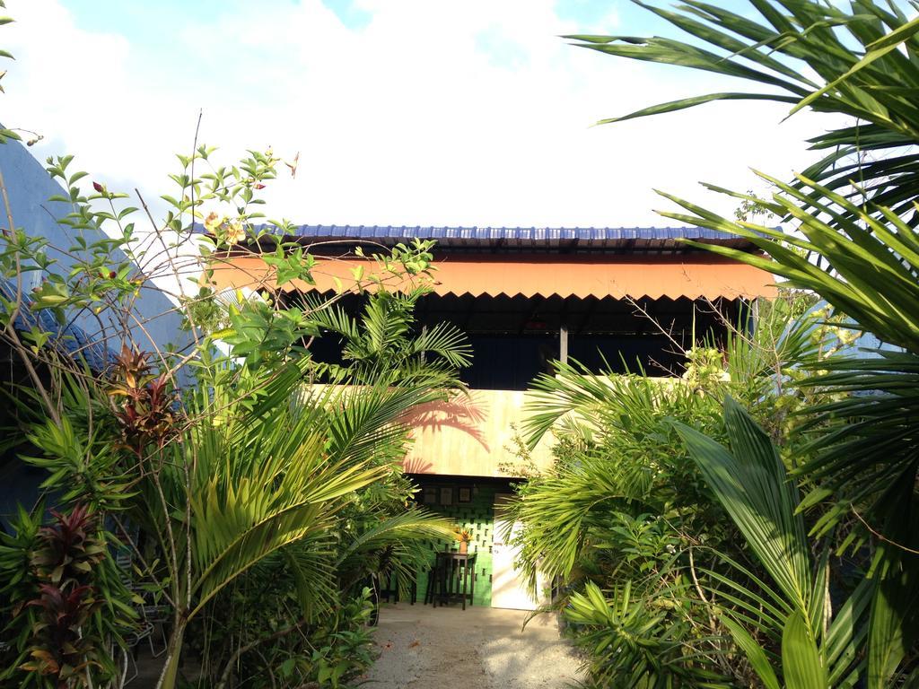 The Box Chalet Langkawi Exterior foto